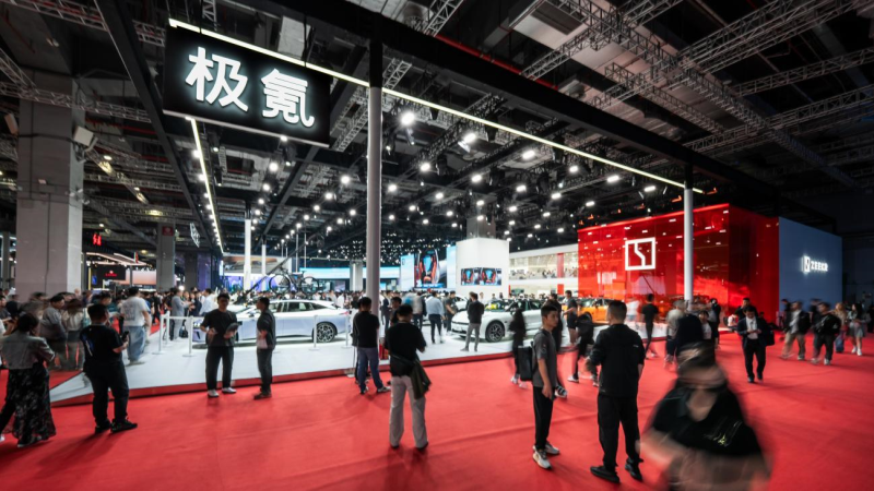 极氪科技集团首发1.3兆瓦全液冷充电桩 单枪峰值功率全球第一