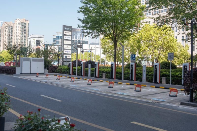 极氪科技集团首发1.3兆瓦全液冷充电桩 单枪峰值功率全球第一第3张